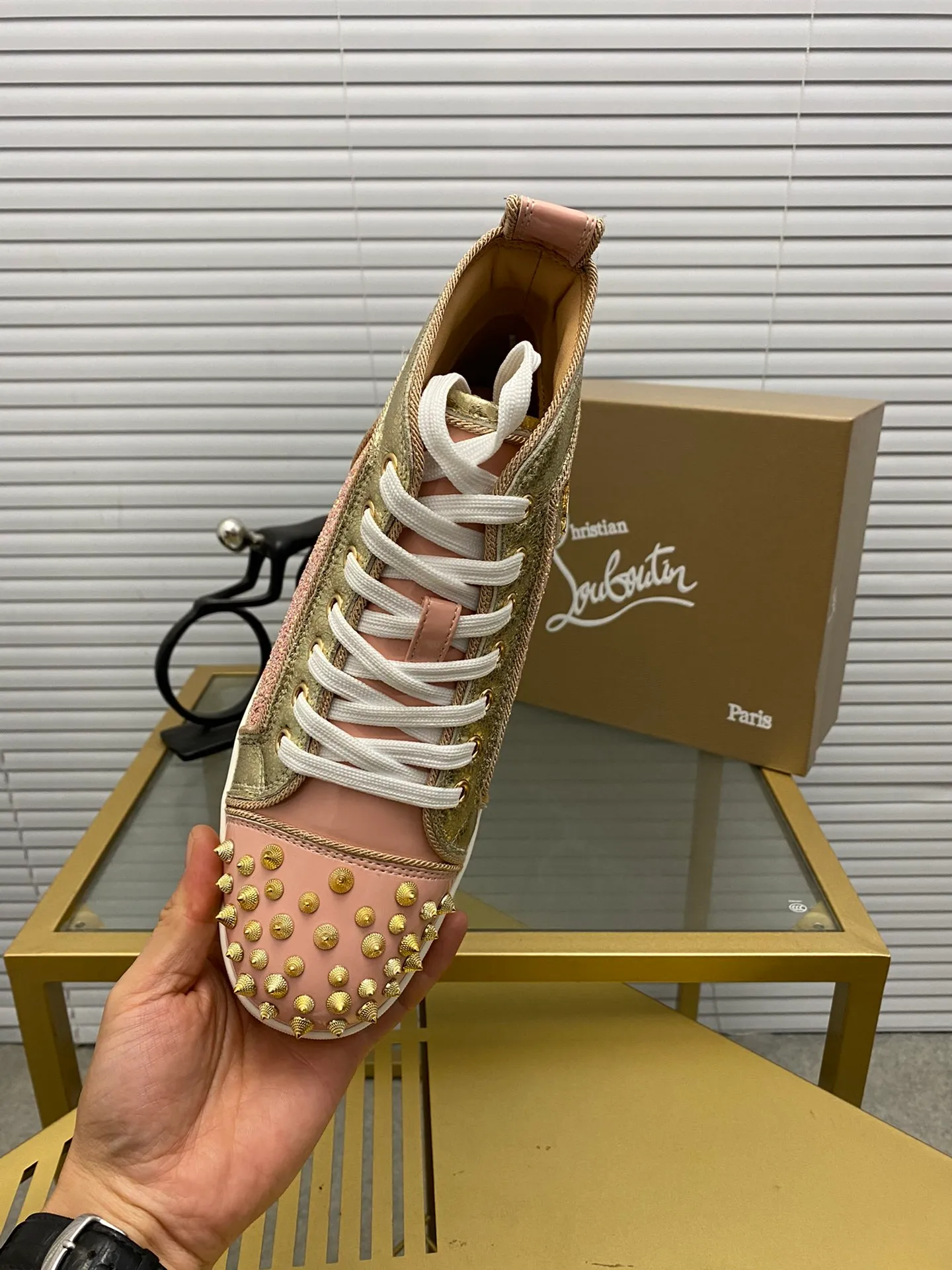 Made to order. Ex-factory price 540. christian louboutin (CL red sole shoes) counter series, casual sneakers for couples 📢 📢 📢 Exclusive hot style release 🎈🎈💪 Movable latex feet 👻 Finished outsole line [Proud] 😝Female 35-40# Male 38#-46, global supply😝 [Top version]: original imported cowhide upper, top original leather lining, original molded TPU outsole, original 1:1 detail processing, original shoe last,